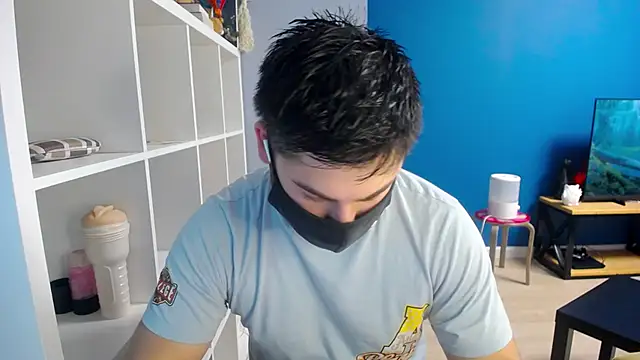 Snapshot of Tomguys chatting on 03/04/25, 02:53 Tomguys online show from 03/04/25, 02:53