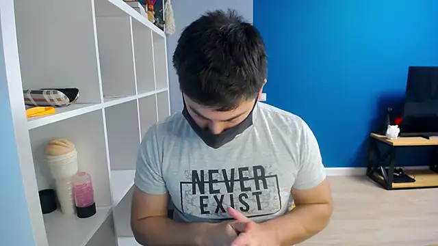 Snapshot of Tomguys chatting on 03/05/25, 08:00 Tomguys online show from 03/05/25, 08:00