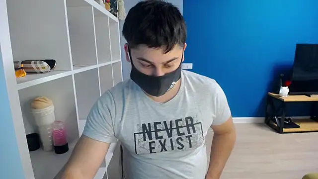 Snapshot of Tomguys chatting on 03/06/25, 04:17 Tomguys online show from 03/06/25, 04:17