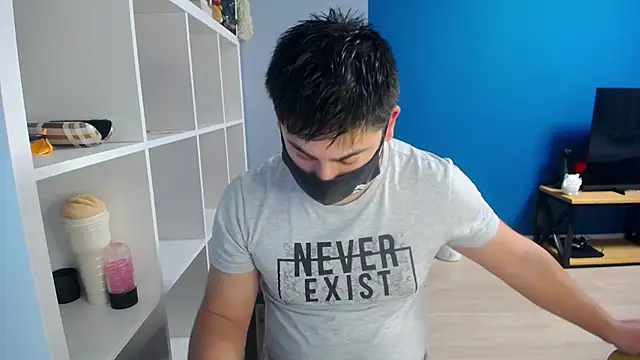 Snapshot of Tomguys chatting on 03/06/25, 08:05 Tomguys online show from 03/06/25, 08:05