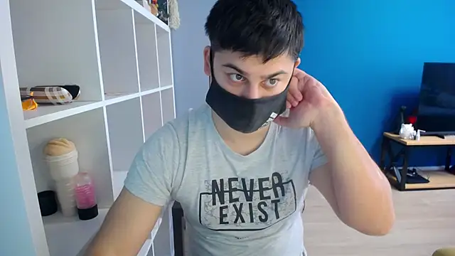 Snapshot of Tomguys chatting on 03/07/25, 08:23 Tomguys online show from 03/07/25, 08:23