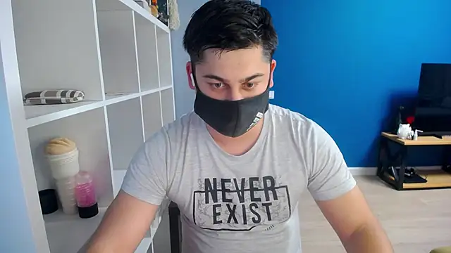 Snapshot of Tomguys chatting on 03/07/25, 08:22 Tomguys online show from 03/07/25, 08:22