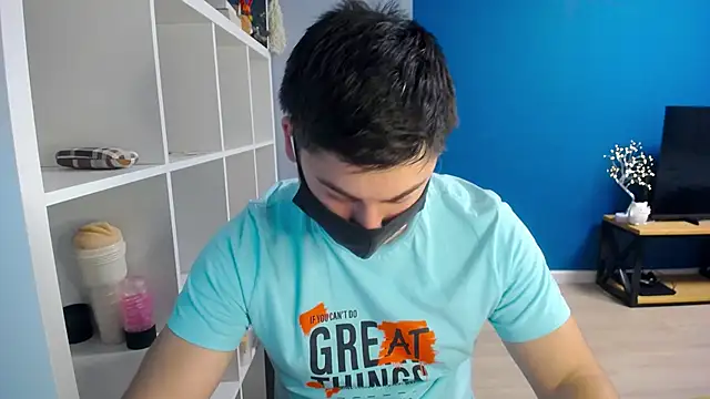 Snapshot of Tomguys chatting on 03/08/25, 03:02 Tomguys online show from 03/08/25, 03:02