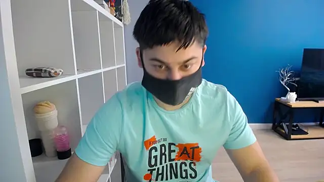 Snapshot of Tomguys chatting on 03/09/25, 08:18 Tomguys online show from 03/09/25, 08:18