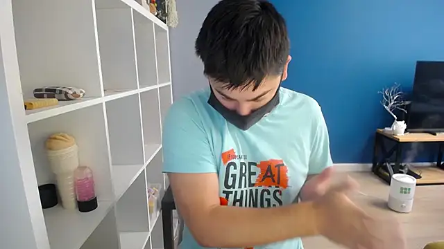 Snapshot of Tomguys chatting on 03/10/25, 07:32 Tomguys online show from 03/10/25, 07:32