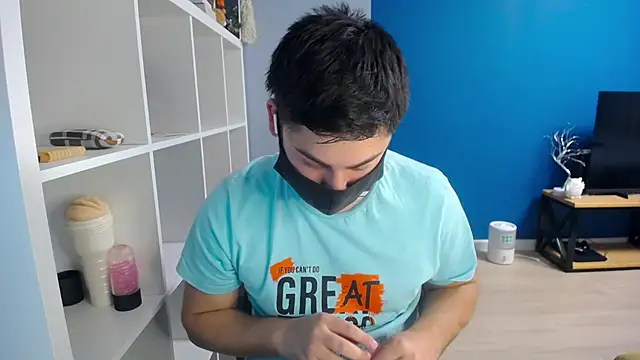 Snapshot of Tomguys chatting on 03/10/25, 08:12 Tomguys online show from 03/10/25, 08:12