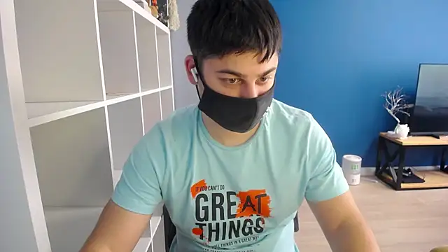 Snapshot of Tomguys chatting on 03/11/25, 09:02 Tomguys online show from 03/11/25, 09:02