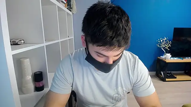 Snapshot of Tomguys chatting on 03/12/25, 07:38 Tomguys online show from 03/12/25, 07:38