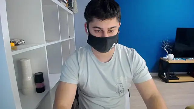 Snapshot of Tomguys chatting on 03/13/25, 04:01 Tomguys online show from 03/13/25, 04:01