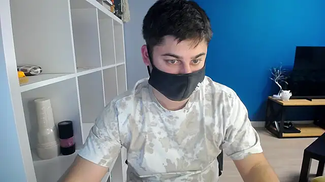 Snapshot of Tomguys chatting on 03/14/25, 03:36 Tomguys online show from 03/14/25, 03:36