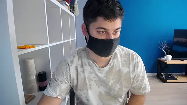 Snapshot of Tomguys chatting on 03/16/25, 07:59 Tomguys online show from 03/16/25, 07:59