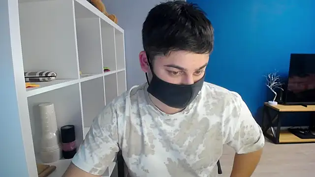 Snapshot of Tomguys chatting on 03/16/25, 05:28 Tomguys online show from 03/16/25, 05:28