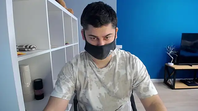 Snapshot of Tomguys chatting on 03/17/25, 07:24 Tomguys online show from 03/17/25, 07:24