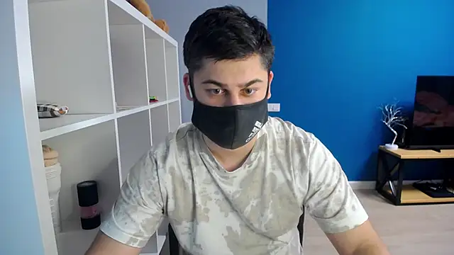 Snapshot of Tomguys chatting on 03/17/25, 04:11 Tomguys online show from 03/17/25, 04:11