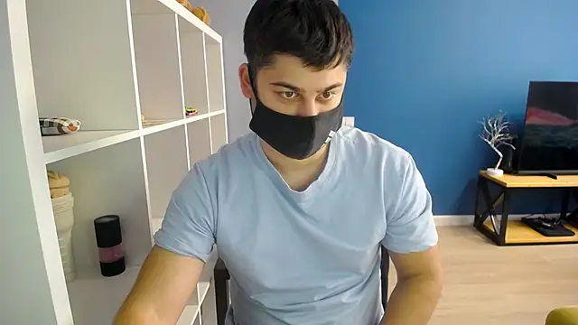 Snapshot of Tomguys chatting on 03/18/25, 09:20 Tomguys online show from 03/18/25, 09:20