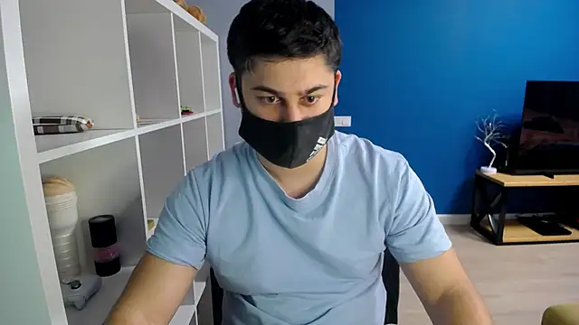 Snapshot of Tomguys chatting on 03/18/25, 03:31 Tomguys online show from 03/18/25, 03:31