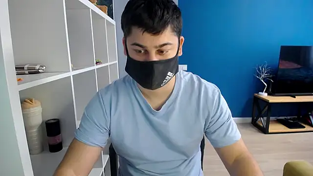 Snapshot of Tomguys chatting on 03/19/25, 08:23 Tomguys online show from 03/19/25, 08:23