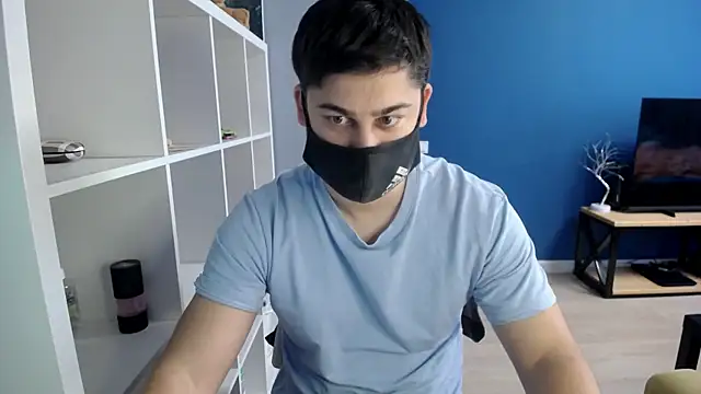 Snapshot of Tomguys chatting on 03/20/25, 08:42 Tomguys online show from 03/20/25, 08:42