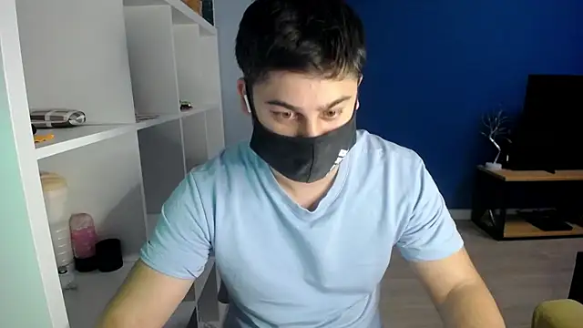 Snapshot of Tomguys chatting on 03/20/25, 06:09 Tomguys online show from 03/20/25, 06:09