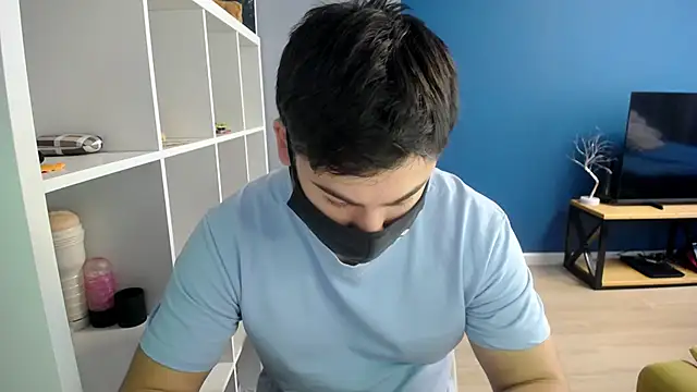 Snapshot of Tomguys chatting on 03/21/25, 08:17 Tomguys online show from 03/21/25, 08:17