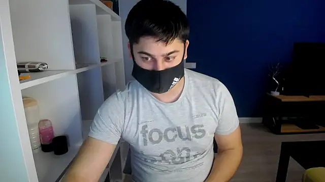 Snapshot of Tomguys chatting on 03/21/25, 08:08 Tomguys online show from 03/21/25, 08:08