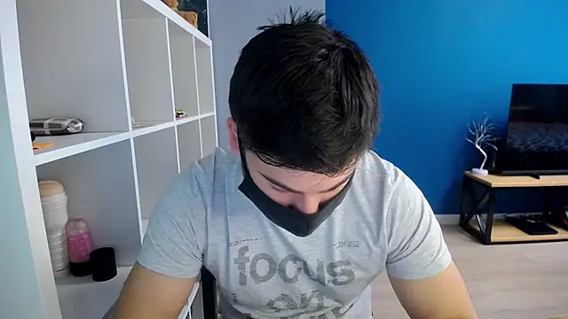 Snapshot of Tomguys chatting on 03/22/25, 09:13 Tomguys online show from 03/22/25, 09:13