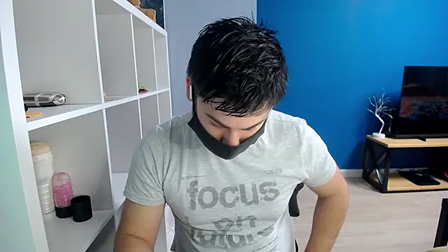 Snapshot of Tomguys chatting on 03/22/25, 03:53 Tomguys online show from 03/22/25, 03:53