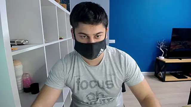 Snapshot of Tomguys chatting on 03/22/25, 07:20 Tomguys online show from 03/22/25, 07:20