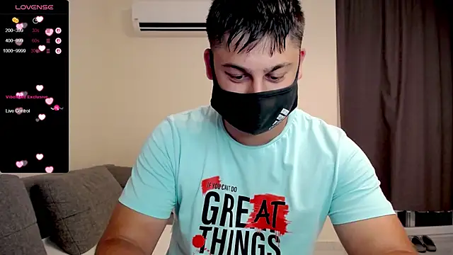 Snapshot of Tomguys chatting on 09/19/25, 04:07 Tomguys online show from 09/19/25, 04:07