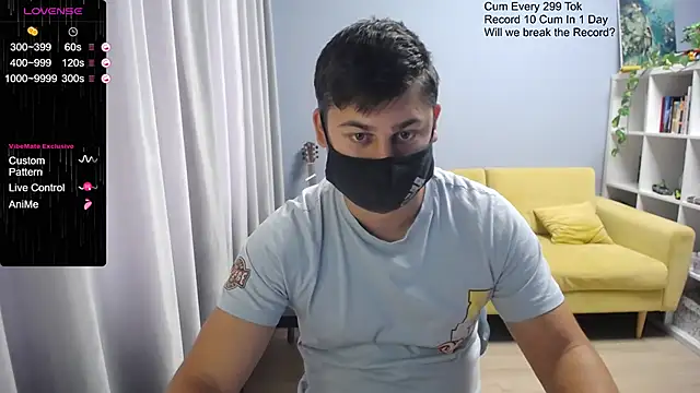 Snapshot of Tomguys chatting on 10/21/25, 08:37 Tomguys online show from 10/21/25, 08:37