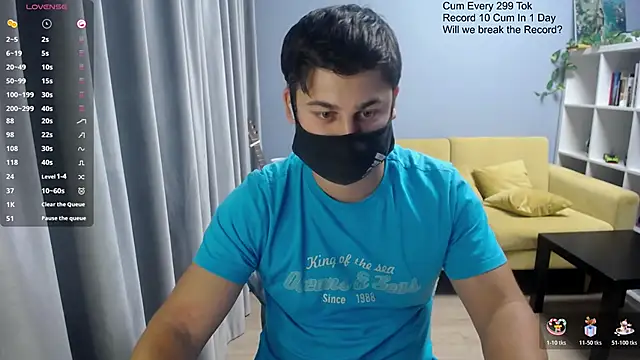 Snapshot of Tomguys chatting on 11/12/25, 07:24 Tomguys online show from 11/12/25, 07:24