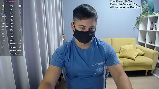 Snapshot of Tomguys chatting on 11/15/25, 08:33 Tomguys online show from 11/15/25, 08:33