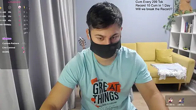 Snapshot of Tomguys chatting on 11/30/25, 08:29 Tomguys online show from 11/30/25, 08:29