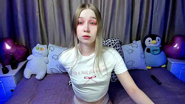 Snapshot of LilyStarlight chatting on 02/14/25, 03:22 LilyStarlight online show from 02/14/25, 03:22