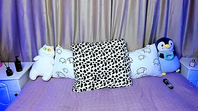 Snapshot of LilyStarlight chatting on 02/19/25, 06:33 LilyStarlight online show from 02/19/25, 06:33