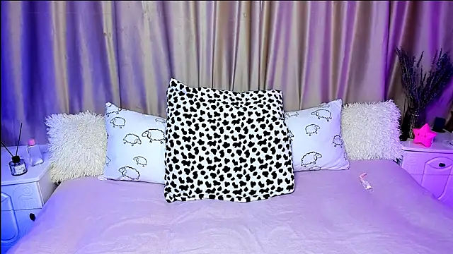 Snapshot of LilyStarlight chatting on 09/21/25, 03:41 LilyStarlight online show from 09/21/25, 03:41