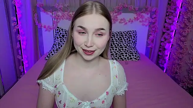 Snapshot of LilyStarlight chatting on 04/18/26, 03:54 LilyStarlight online show from 04/18/26, 03:54