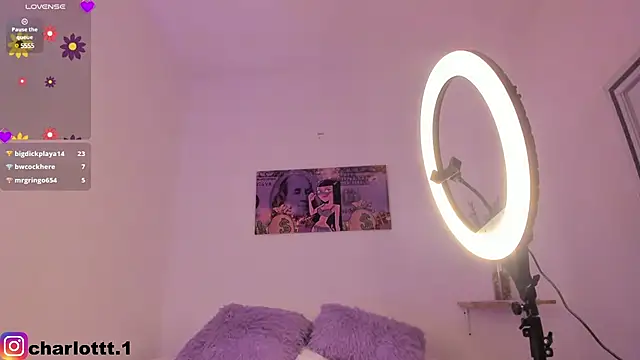 Snapshot of charlotte_250 chatting on 03/17/25, 02:08 charlotte 250 online show from 03/17/25, 02:08