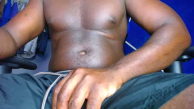 Snapshot of MAXJONES_2 chatting on 02/06/25, 12:43 MAXJONES 2 online show from 02/06/25, 12:43