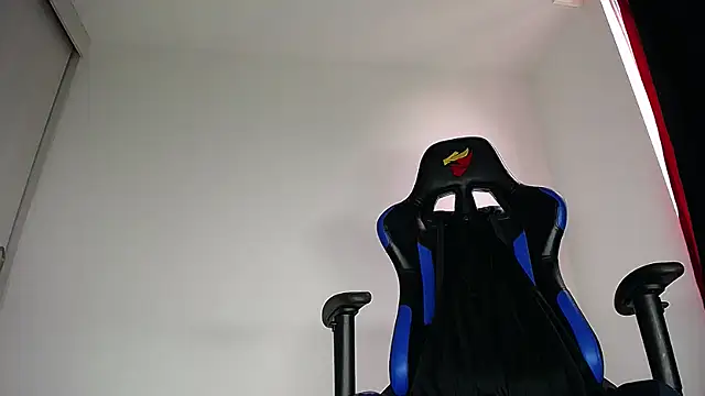 MAXJONES 2 online show from 05/17/26, 04:03
