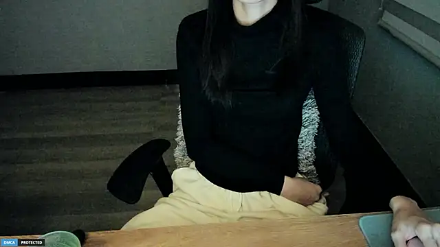 Snapshot of Ayase_momo chatting on 01/23/25, 08:24 Ayase momo online show from 01/23/25, 08:24