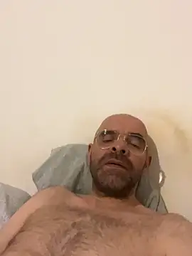 Snapshot of slim1976006 chatting on 04/29/26, 11:11 slim1976006 online show from 04/29/26, 11:11