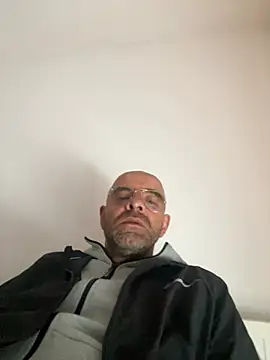 Snapshot of slim1976006 chatting on 05/08/26, 04:01 slim1976006 online show from 05/08/26, 04:01