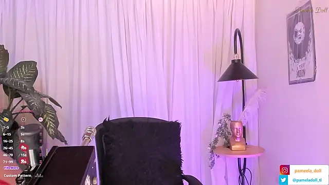 Snapshot of pamela_doll3 chatting on 02/14/25, 11:42 pamela doll3 online show from 02/14/25, 11:42