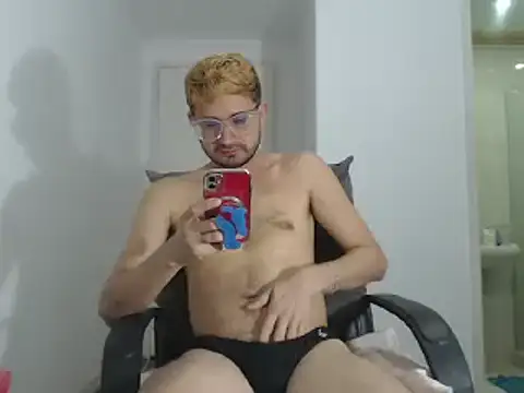 Snapshot of peterannaud chatting on 12/06/24, 11:44 peterannaud online show from 12/06/24, 11:44