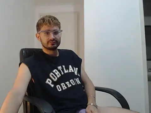 Snapshot of peterannaud chatting on 01/08/25, 11:32 peterannaud online show from 01/08/25, 11:32