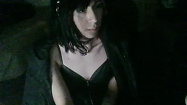 Snapshot of crystalxh chatting on 10/10/25, 08:30 crystalxh online show from 10/10/25, 08:30