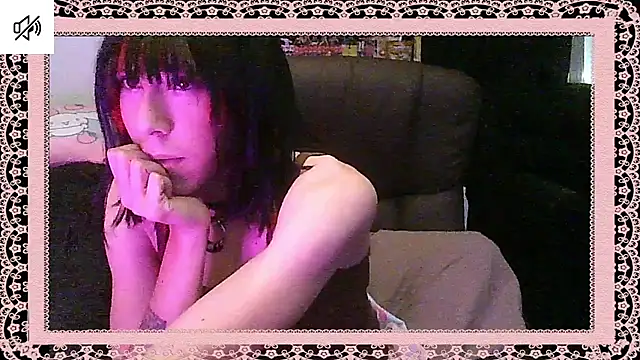 Snapshot of crystalxh chatting on 10/16/25, 07:04 crystalxh online show from 10/16/25, 07:04