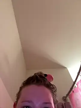 PiggyRose online show from 02/04/26, 01:00