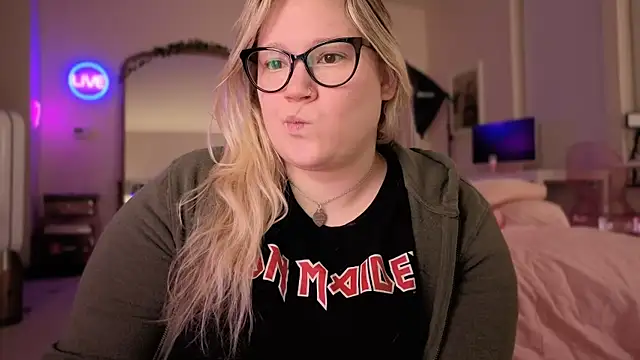 PiggyRose online show from 03/21/26, 01:43